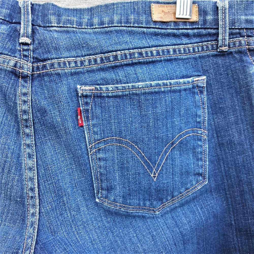 Levi's 424 Straight Mid Rise Medium Wash Stretch 31